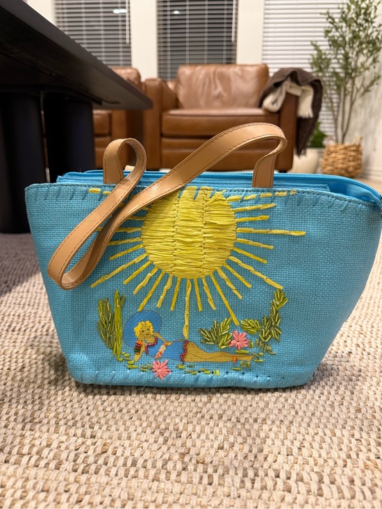 Vintage Handbags - Vintage 90s/Y2K Embroidered Raffia Straw Tote Bag – Sunbathing Pinup Girl ☀️🏝️